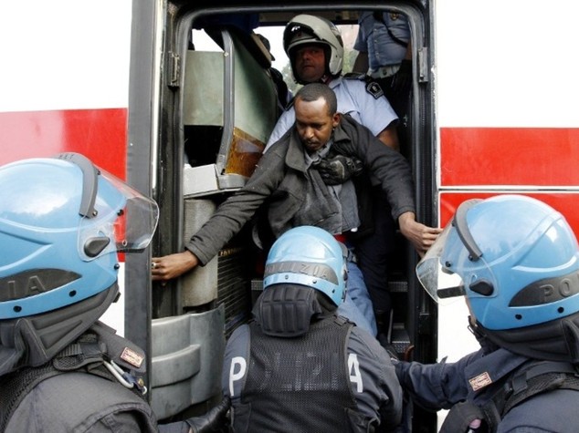 EU still divided over plan to distribute migrants