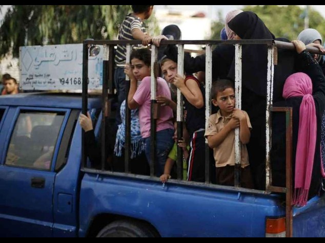 Gaza: spiraglio nella crisi, incontro Abu Mazen-Meshaal per una tregua