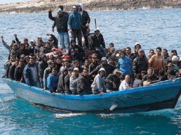 Libici sparano a un barcone Morto un immigrato, un ferito
