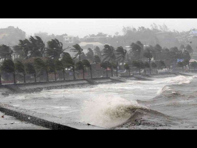 Filippine: un milione di sfollati per ciclone Hagupit - Video - Foto