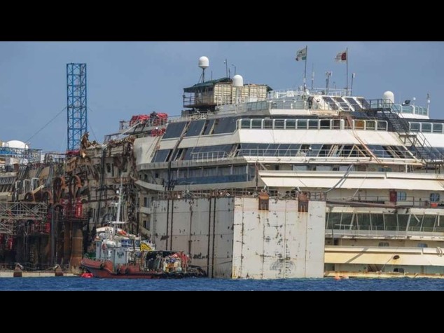 Concordia: un 'gigante' di 290 metri di lunghezza e 70 di altezza