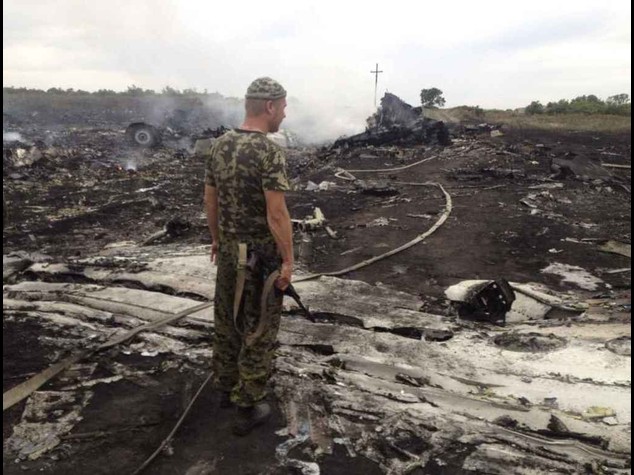 Aereo cade fra Ucraina e Russia "Abbattuto da un missile"