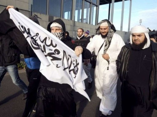Tunisia orders crackdown after Islamists kill 14 soldiers