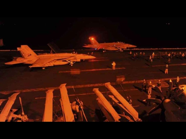 Fbi: allarme terrorismo in Europa Notte di raid contro l'Isis in Siria