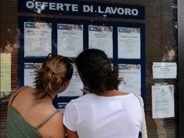 Record disoccupazione giovanile, oltre 44%