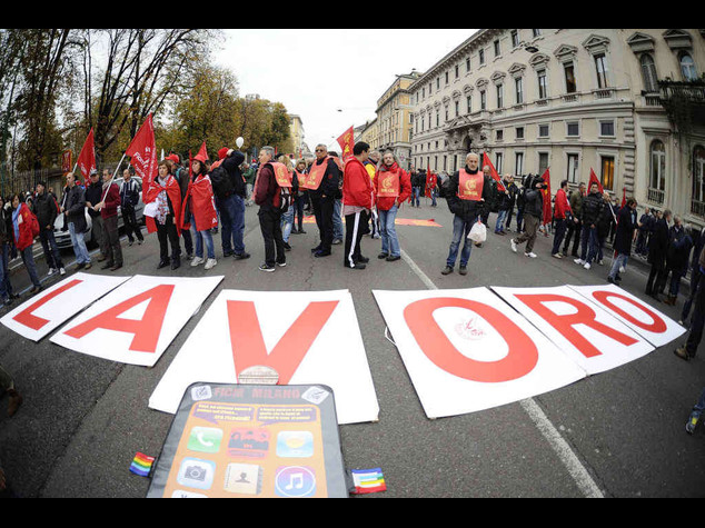 Sciopero sociale, rabbia e scontri. Incidenti a Milano, Padova, Pisa