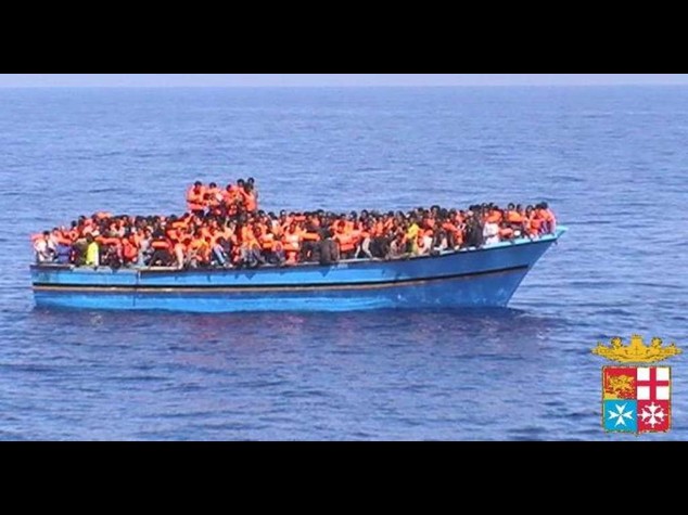 Immigrati: Salvini "camicie di Renzi e Alfano sporche di sangue"