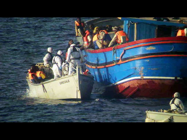 Naufragio di immigrati provoca 5 morti, 1.771 salvi in poche ore