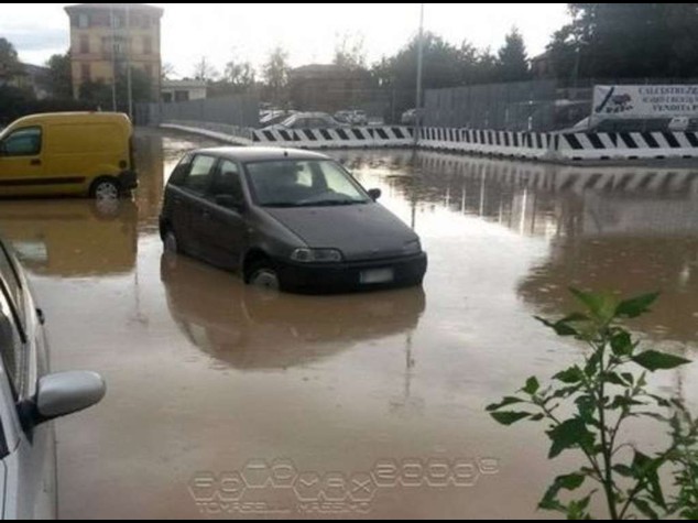 Maltempo: emergenza a Genova Esondazioni, frane e allagamenti