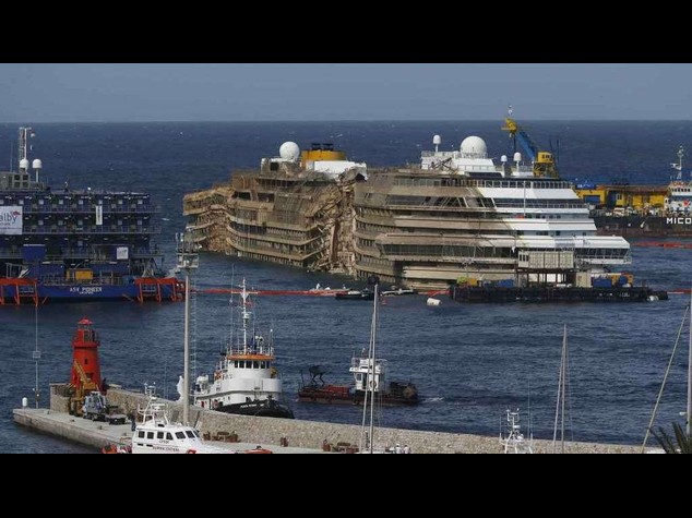 La Concordia andra' a Genova, polemiche