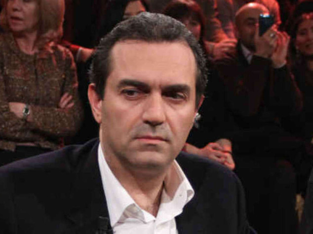 De Magistris non e' piu' sindaco Il prefetto firma la sospensione