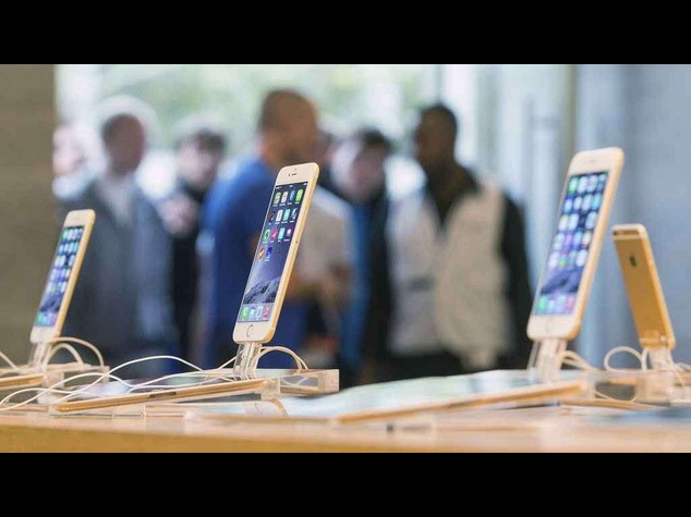 Apple-mania: da New York a Hong Kong, migliaia in coda per iPhone 6 - Video