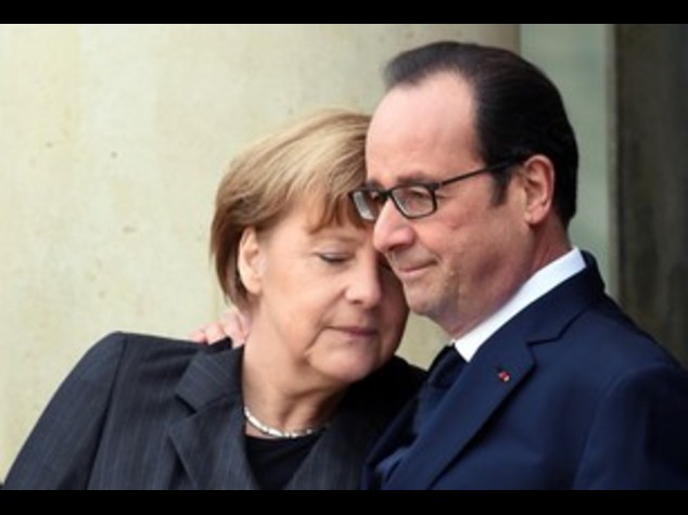 Hollande chiede un'iniziativa franco-tedesca