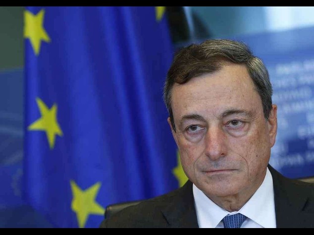 Debutta il 'bazooka' di Draghi Sulle borse il peso della Grecia