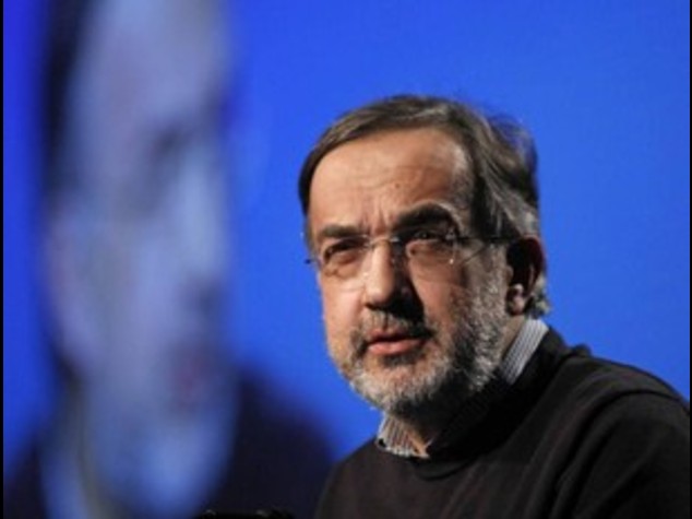 Marchionne cita Renzi, "scrolliamoci di dosso i gufi"