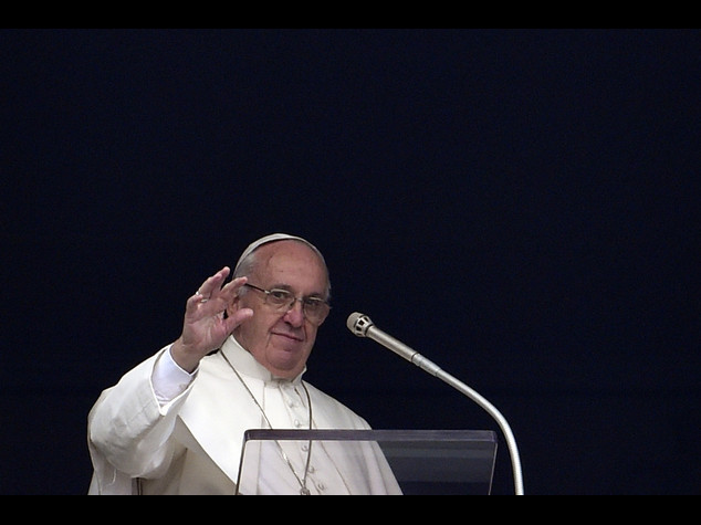 Papa, embrioni non sono materiali di scarto