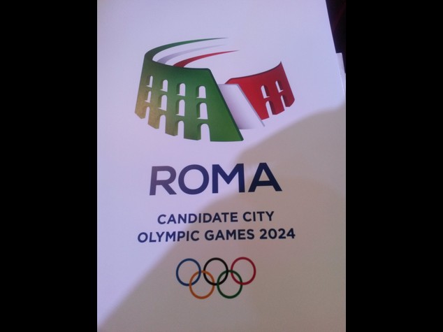 Un Colosseo tricolore, ecco il logo per Roma2024