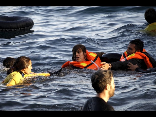 Affonda barcone nell'Egeo, 18 migranti annegano