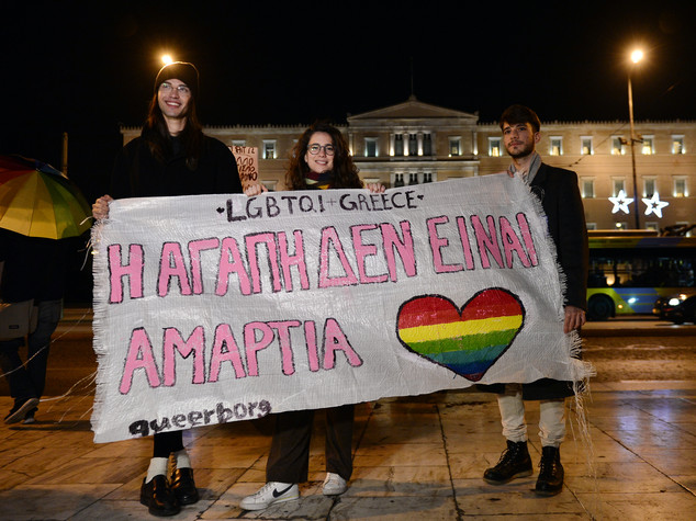 Grecia, si' a unioni civili tra gay
