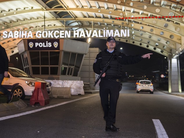 Paura a Istanbul, esplosione in aeroporto - VIDEO