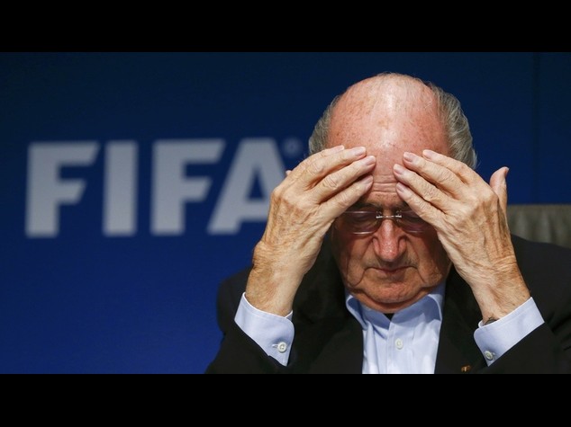 Tangenti Fifa: Blatter resiste Platini attacca, "Lo cacceremo"
