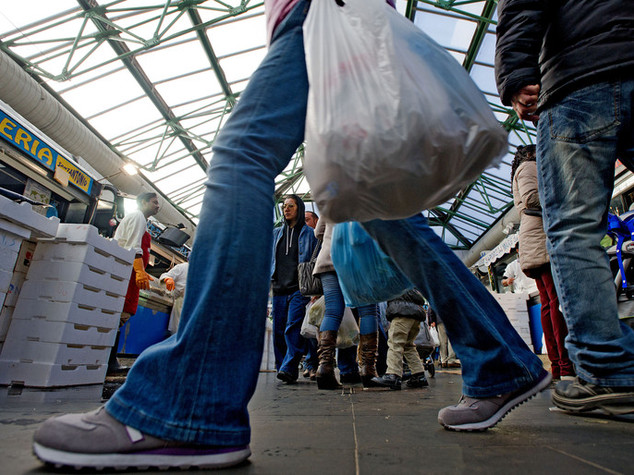 Scende a dicembre la fiducia di consumatori e imprese