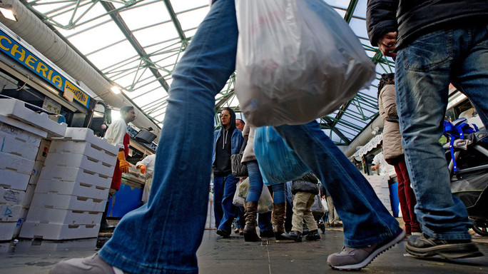 Sale la fiducia dei consumatori a marzo, giù le imprese