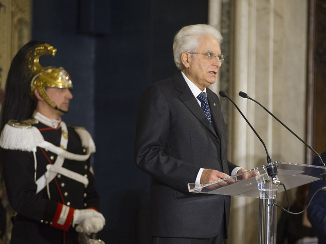 Lavoro e migranti: Mattarella 'chiama' la politica, Renzi plaude