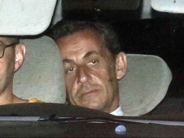 Sarkozy incriminato stasera in tv, a rischio suo futuro politico