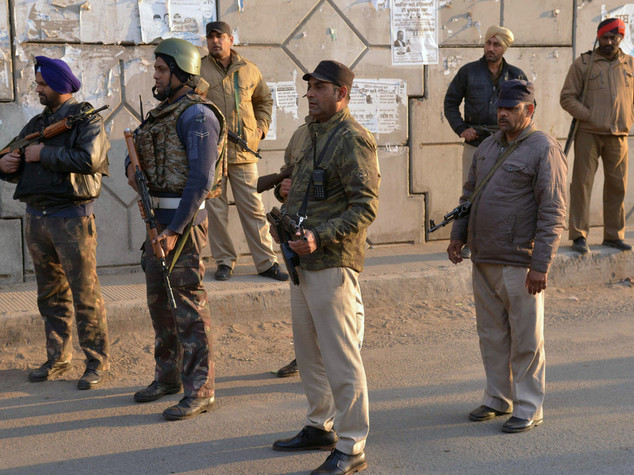 India:esplosione in base aerea attaccata, 7 morti e 2 feriti