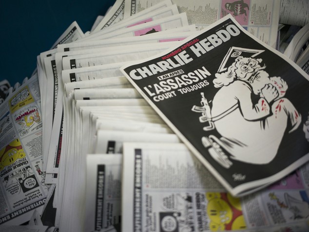 Un anno dopo, Charlie Hebdo mette Dio in copertina