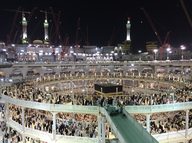 L'Iran sospende i pellegrinaggi alla Mecca