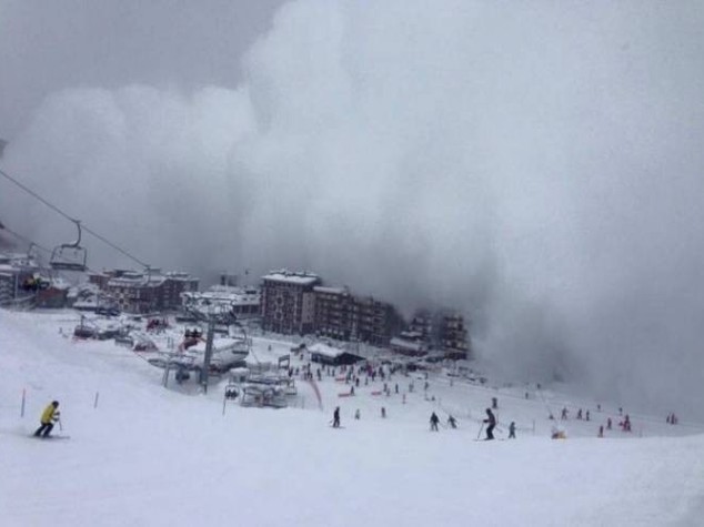 Enorme valanga avvolge Cervinia, cala il buio - VIDEO