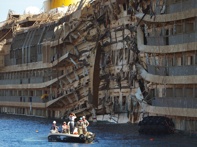 Concordia: 4 anni fa il disastro, "inferno in mare"