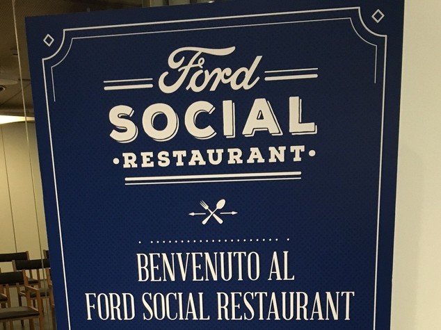 Digital dinner, dove non è vietato twittare a tavola - VIDEO