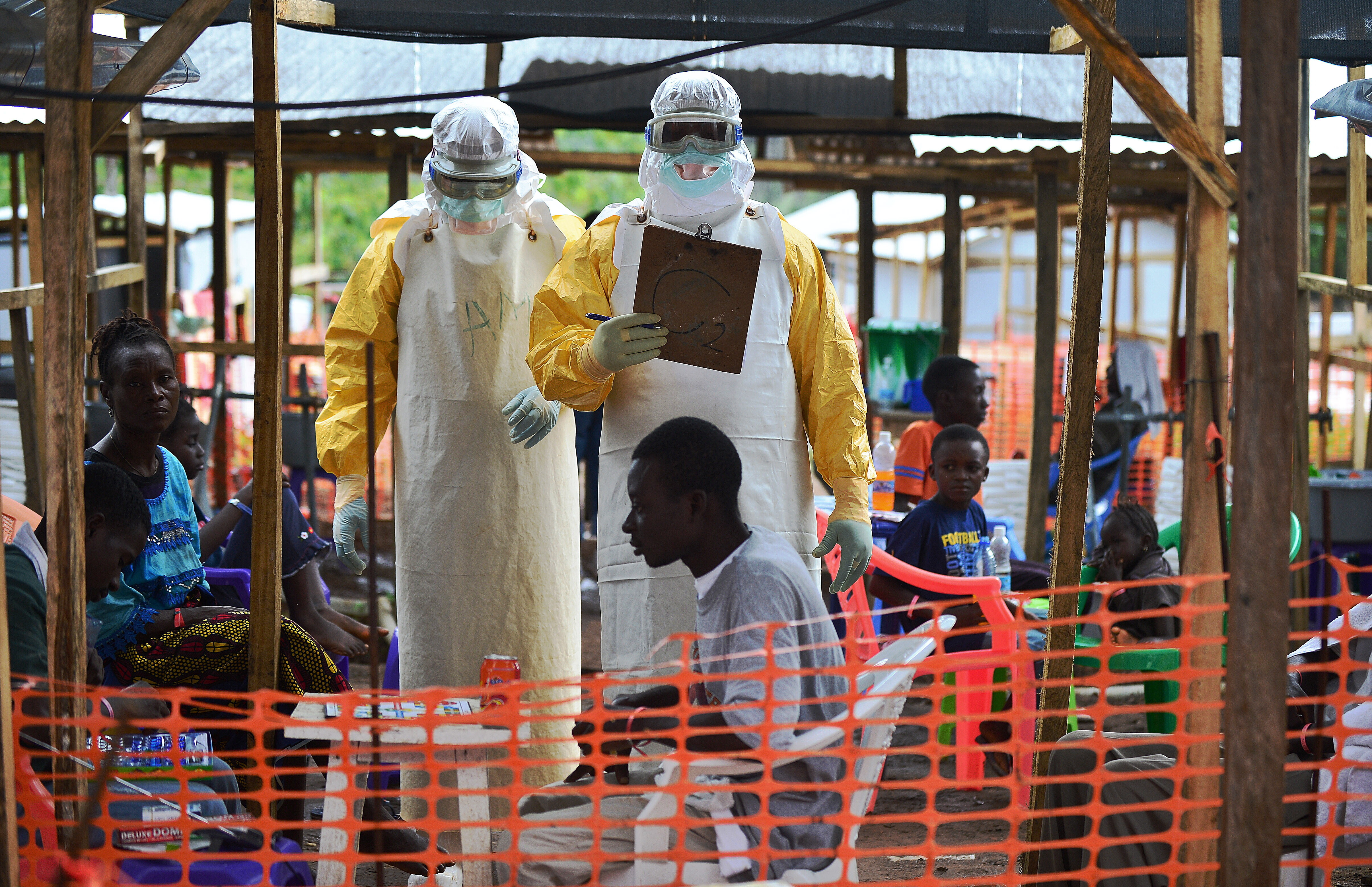 Ebola, stretta sui viaggiatori in Italia