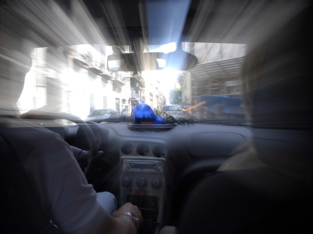 Uccide vicina con motosega: arrestato non parla