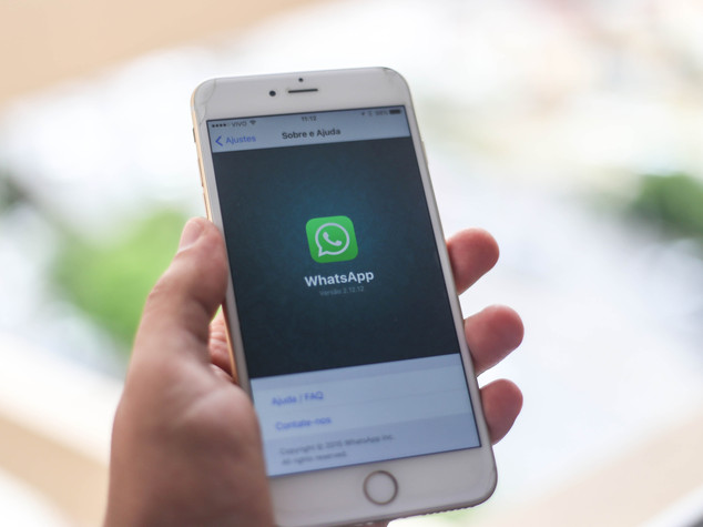 Banda ultra-larga e addio sms, così cambia la comunicazione degli italiani