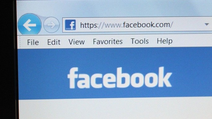 Facebook stop a vendite armi tra privati in Usa sui siti dei social network