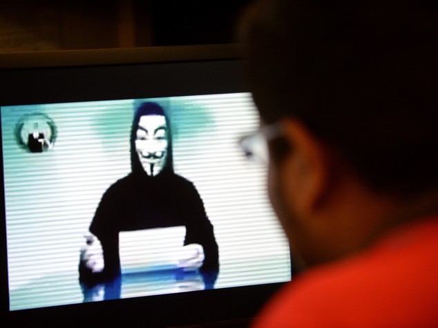 Anonymous 16enne contro siti sanità