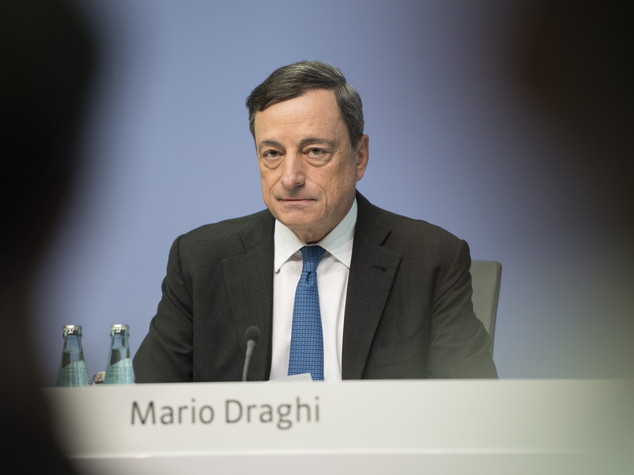 Bce: Draghi striglia governi, da tutti riforme strutturali