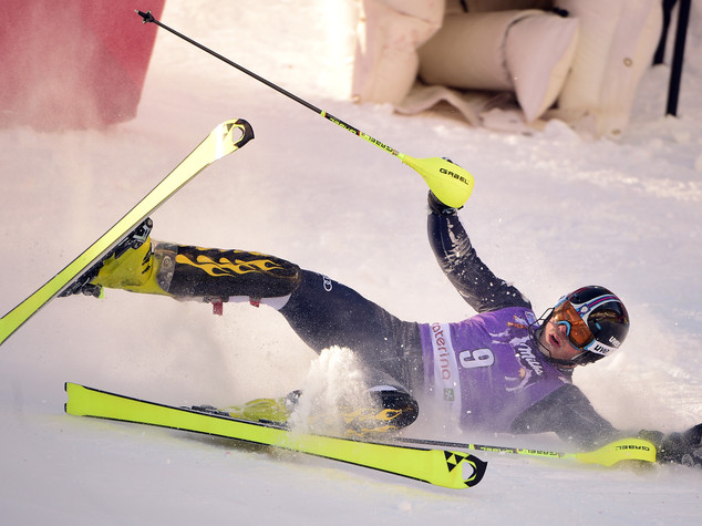 Slalom maschile, Razzoli fuori per infortunio