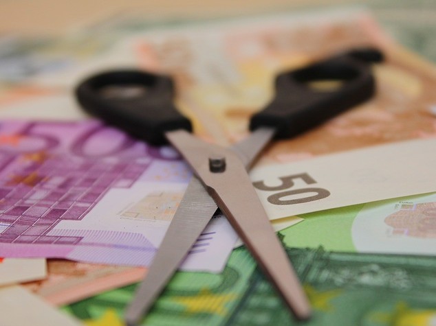Ue avverte l'Italia, rischi elevati sul debito