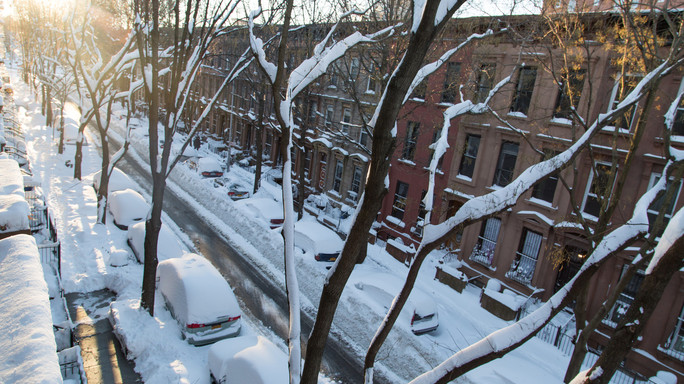 Un 25 aprile con neve al centro-sud, imbiancata l'Aquila