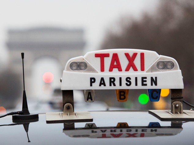 Uber condannata a pagare 1,2 mln a tassisti parigini
