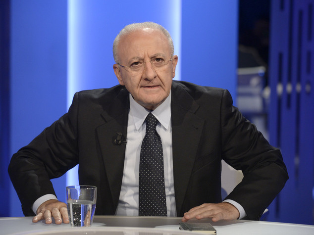 Vincenzo De Luca indagato per lavori in una piazza