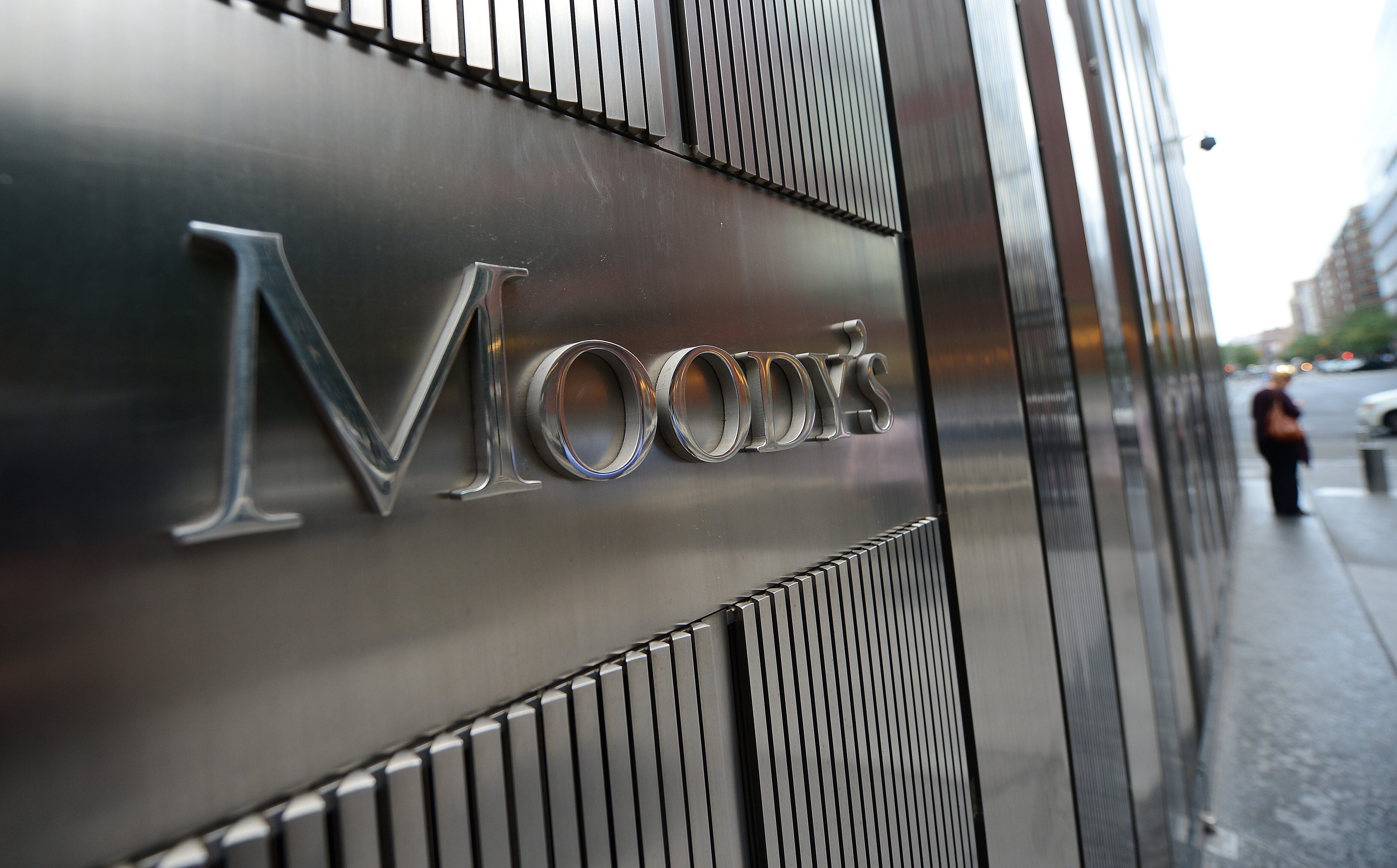 L'Italia sotto la lente di Moody's. Gli analisti: "Possibile una storica promozione"