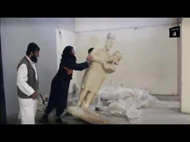 Siria, massacrati 15 cristiani. Isis distrugge il Museo di Mosul