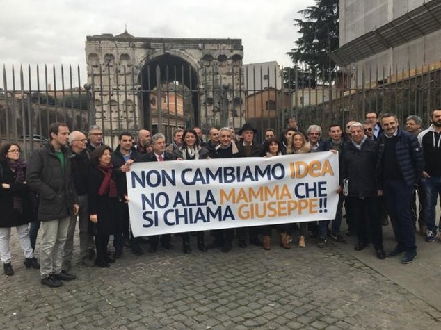 Maggioranza dei manifestanti in silenzio stampa