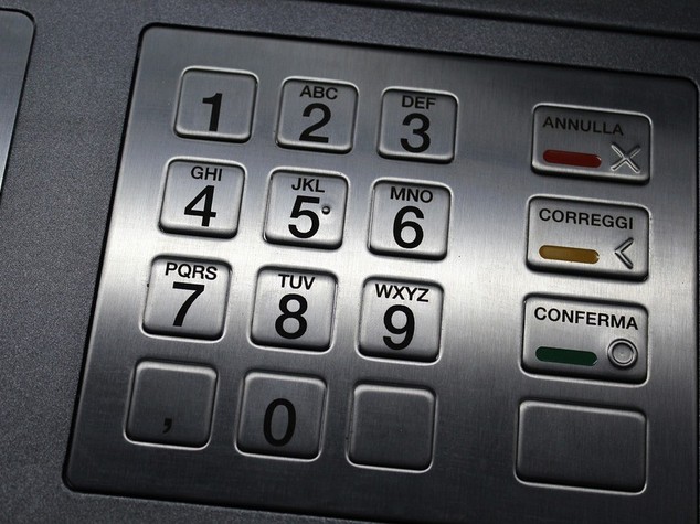Furti: fallito 'assalto' ad un bancomat in piazza a Calimera
